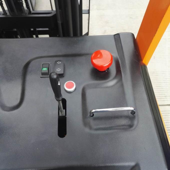 2500kg ขับเคลื่อนพาเลท AC Motor Reach Stacker Forklift 1